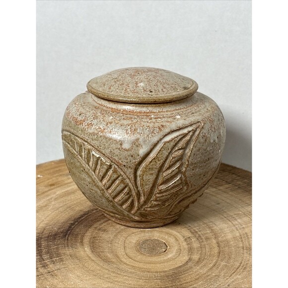 Beautiful Studio Art Pottery Leaf Imprint Design Natural Look Lidded Pot Signed - Picture 4 of 8